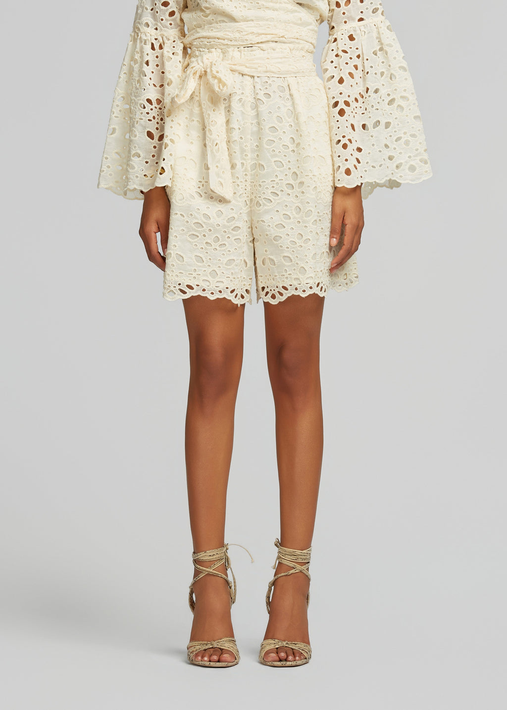 Σόρτς από δαντέλα broderie