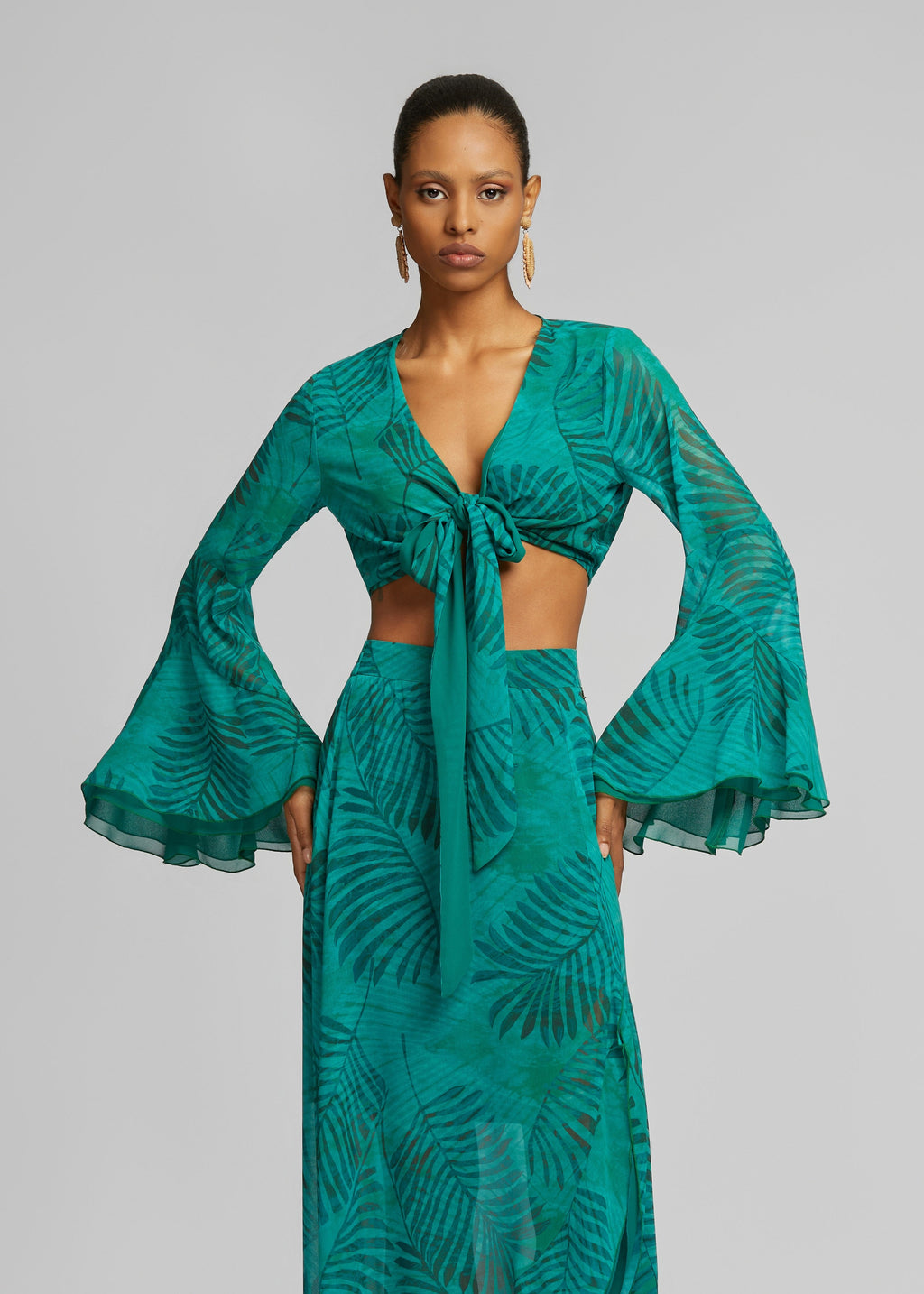 Εμπριμέ κροπ τοπ με μανίκια