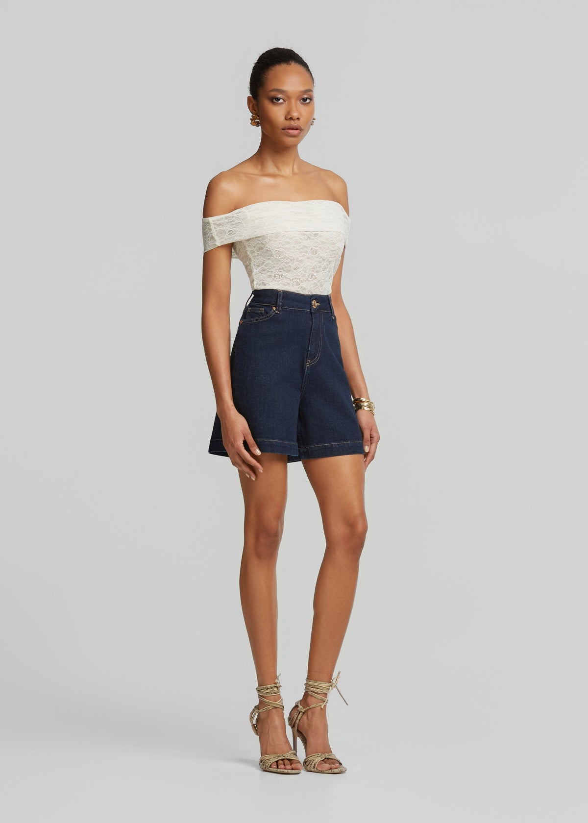 Off shoulder μπλούζα από δαντέλα