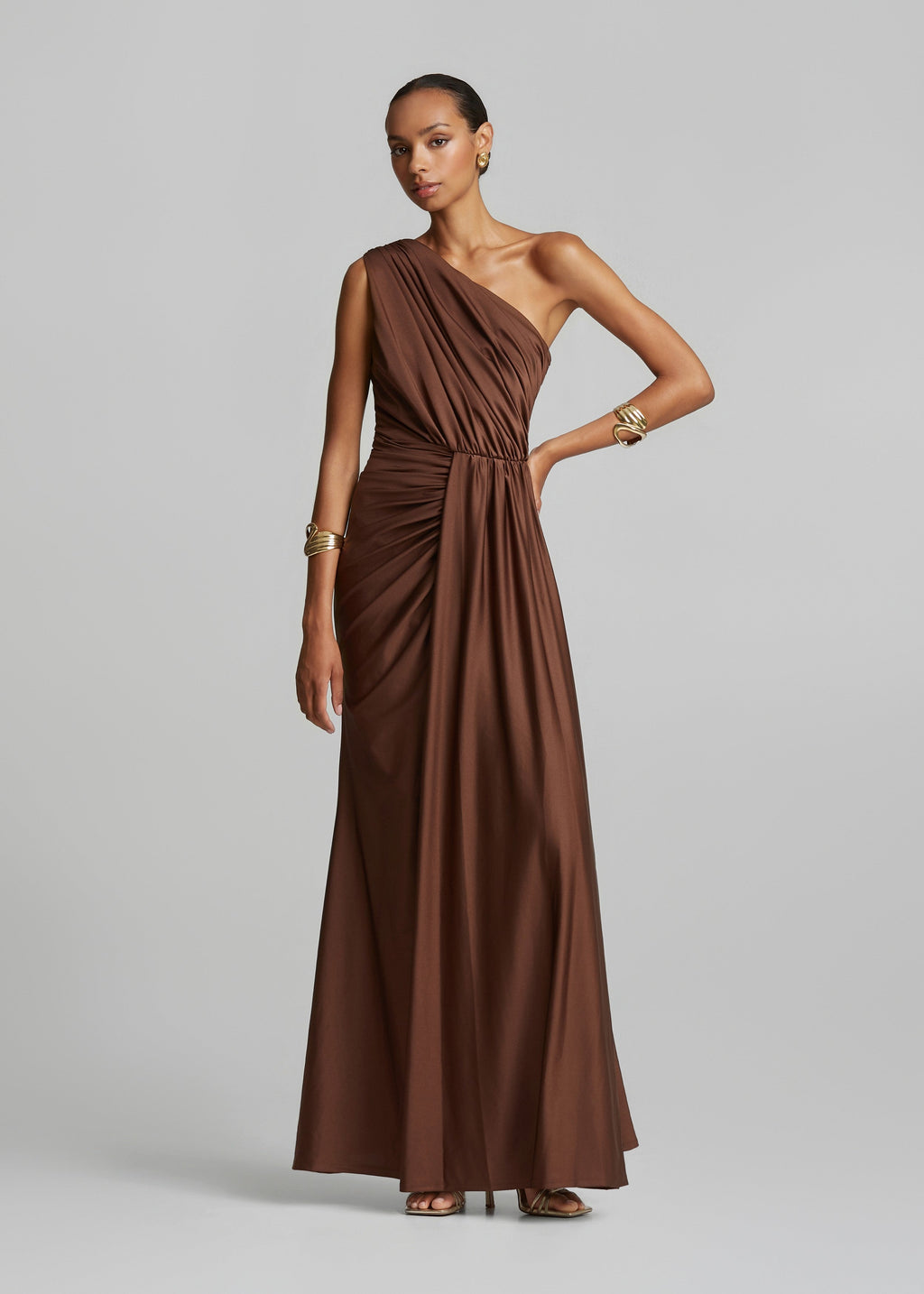 Μάξι φόρεμα με έναν ώμο και σούρες